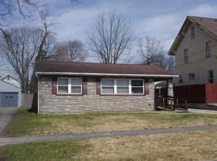 12 Edgewood St NE, Warren, OH 44483