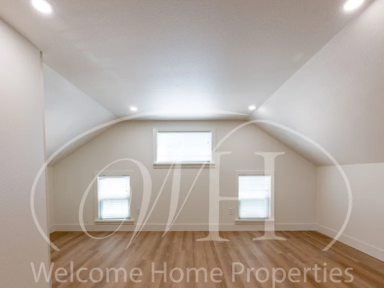 209 SE 6th St — Photo 8
