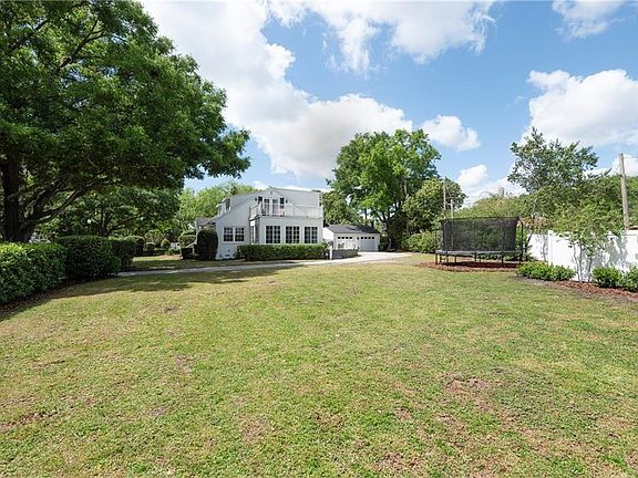 5th image of 1125 Country Club Dr