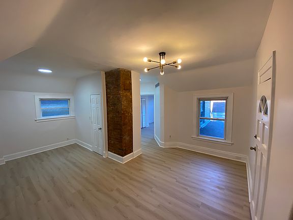 2nd image of 528 Hoge St Unit 2