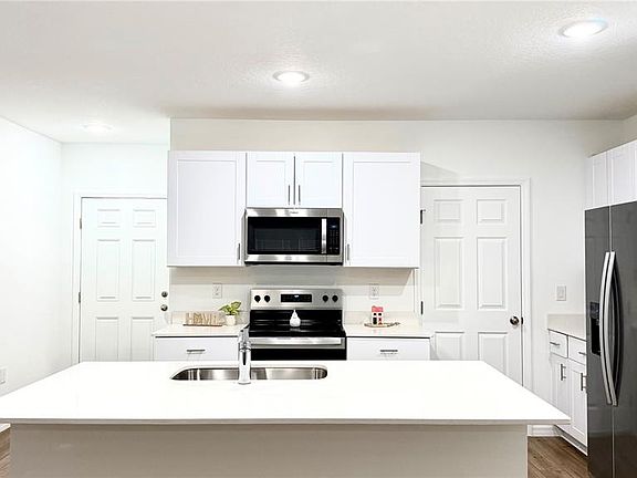 4th image of 3710 King Hill Dr