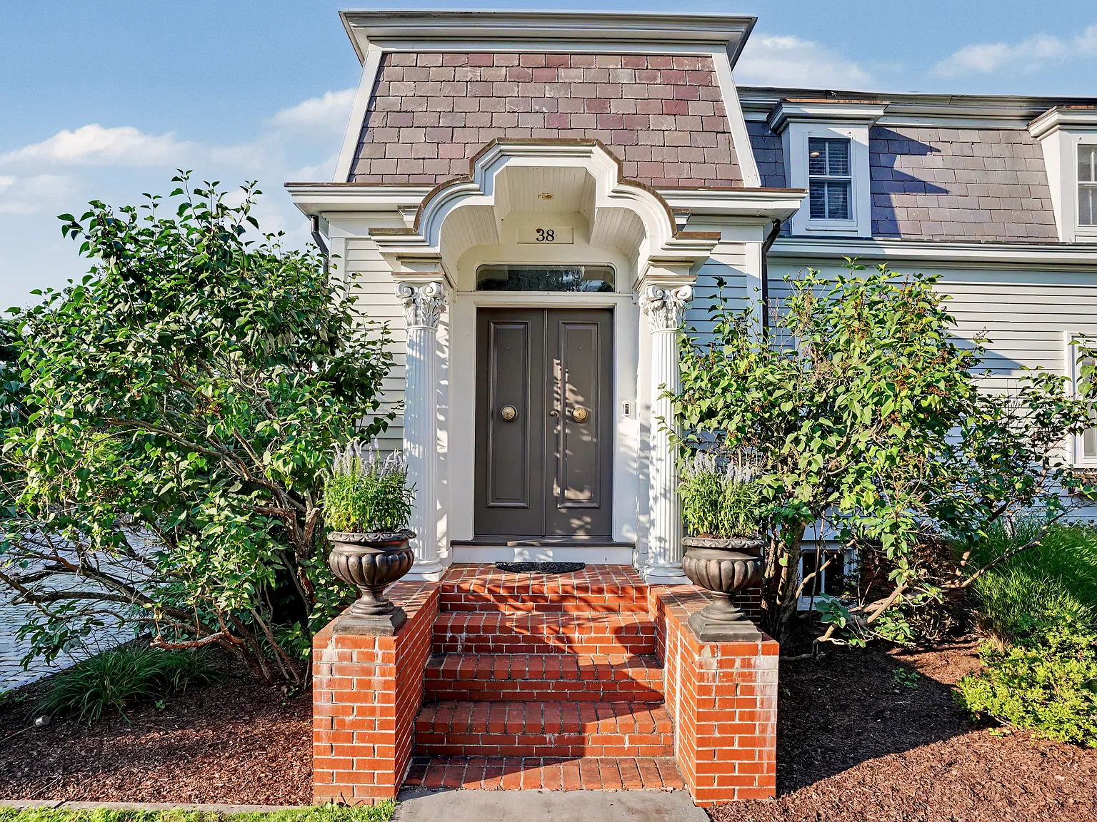2 bed, 2.5 bath, 1391 sqft, $6,000 — Photo 3