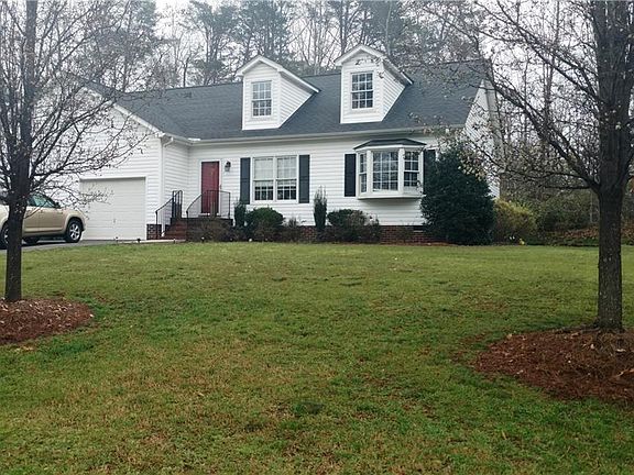3rd image of 728 Oleander Dr #B