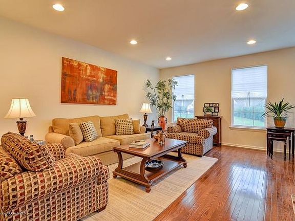 5th image of 100 Dartmouth Way