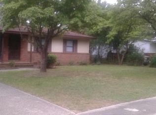 690 Wiltshire Rd, Fayetteville, NC 28314