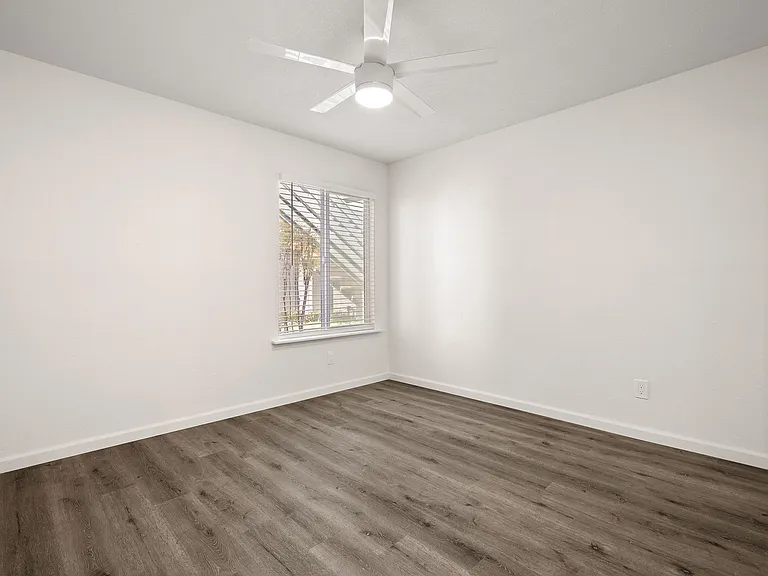 1100 Leff Street — Photo 8