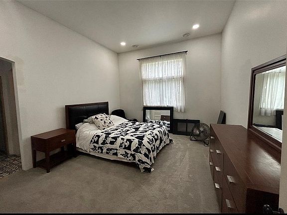 5th image of 121 Diamond Street