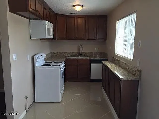 907 Acacia Way — Photo 7