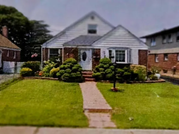 60 Liberty Boulevard, Valley Stream, NY 11580