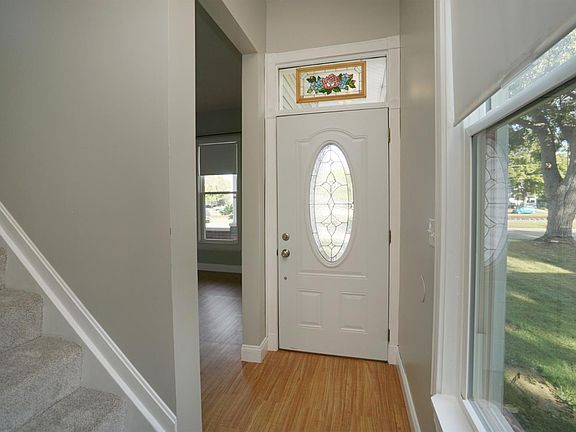 3rd image of 541 Glenrose Ave