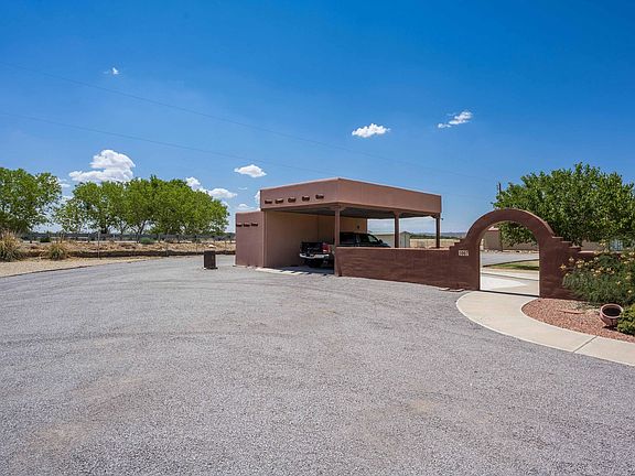 3rd image of 1007 Hoskins Ln