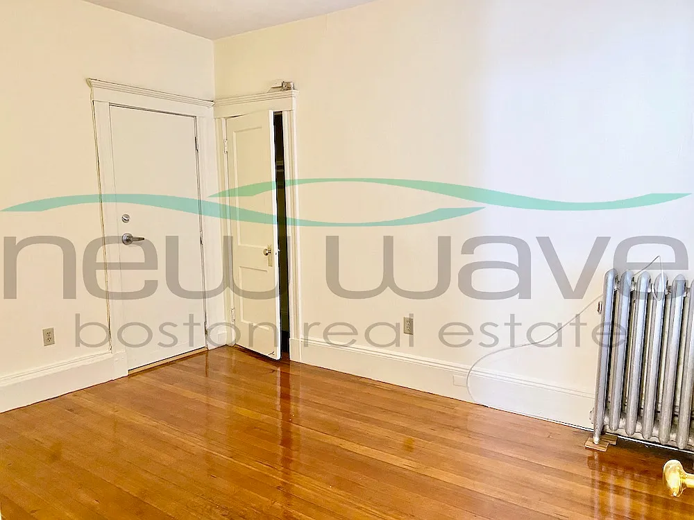 2 bed, 650 sqft, $3,700 — Photo 4