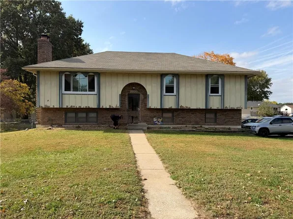 2000 Pine St, Higginsville, MO 64037