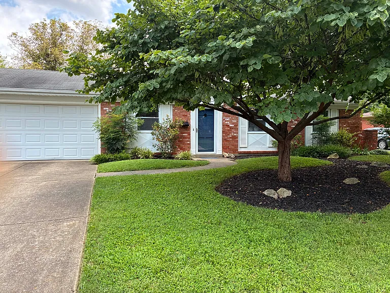 2405 Vinedale Ave — Photo 1