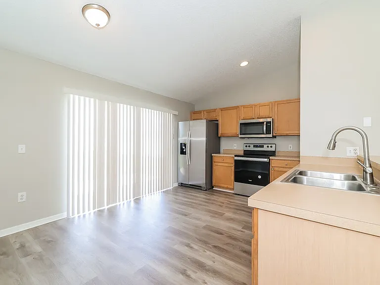 1140 Chesterfield Ct — Photo 7