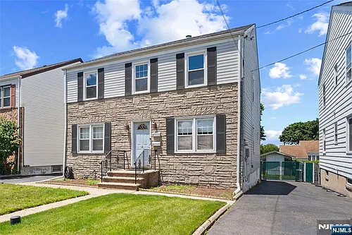 145 6th St Photo 1