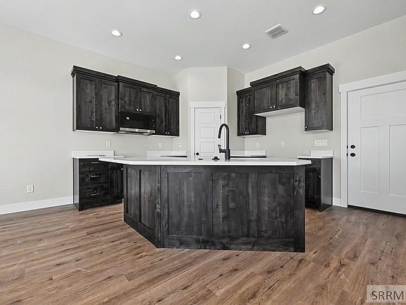 3rd image of 3148 Elixir Rd