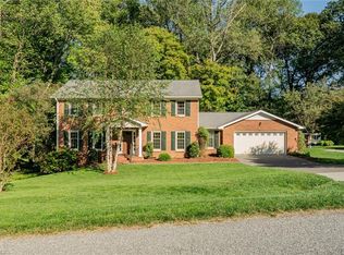 1517 Old Coach Rd, Kernersville, NC 27284