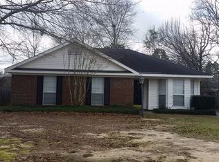 1910 Woodvalley Ct, Semmes, AL 36575