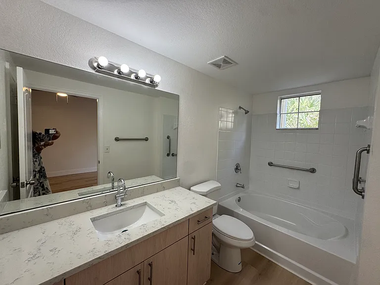 110 SW Peacock Blvd #102 — Photo 11