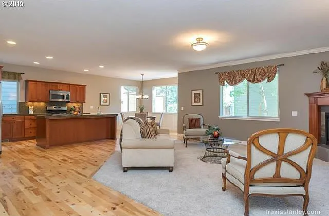 3 bed, 2.5 bath, 2524 sqft, $3,200 — Photo 4