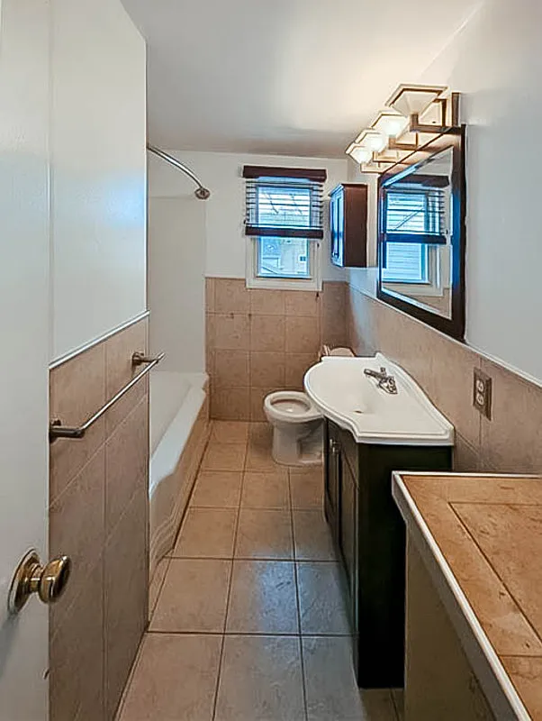 2 bed, 1.0 bath, 800 sqft, $1,050 — Photo 4