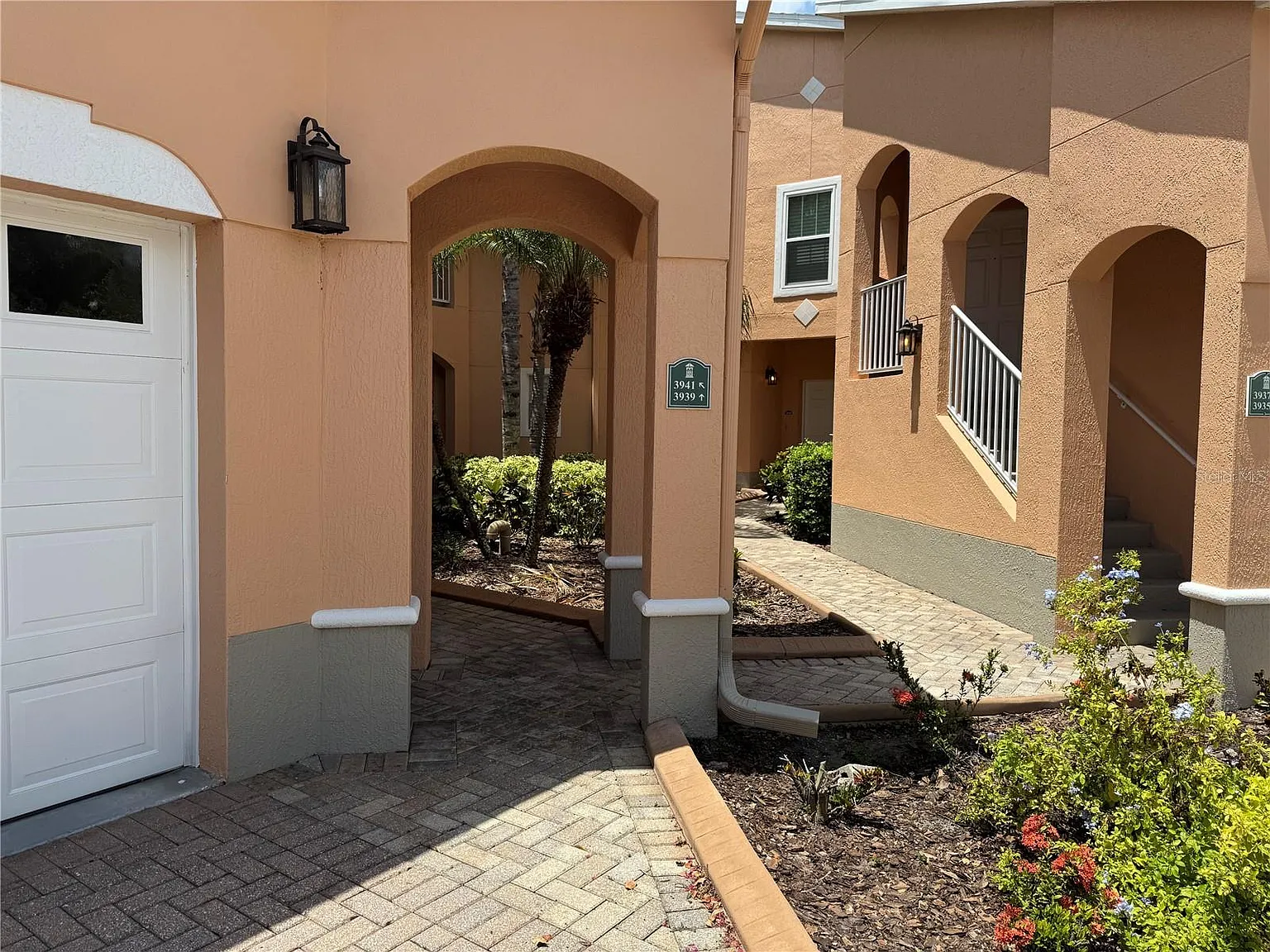 2 bed, 2.0 bath, $2,100 — Photo 2