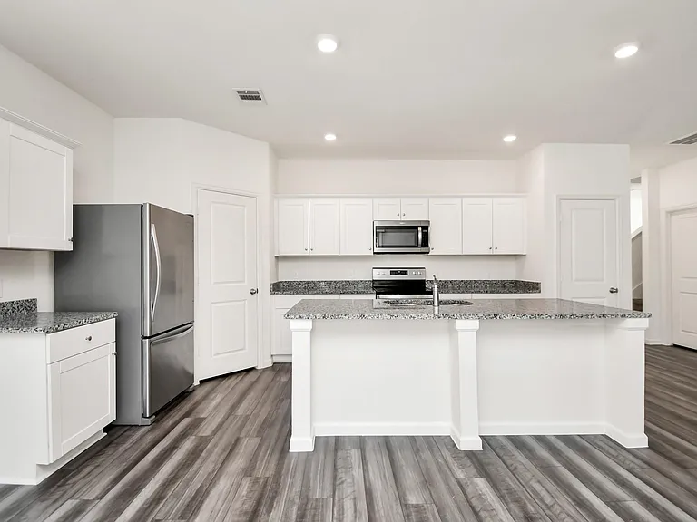 7802 Hightree Dr — Photo 4