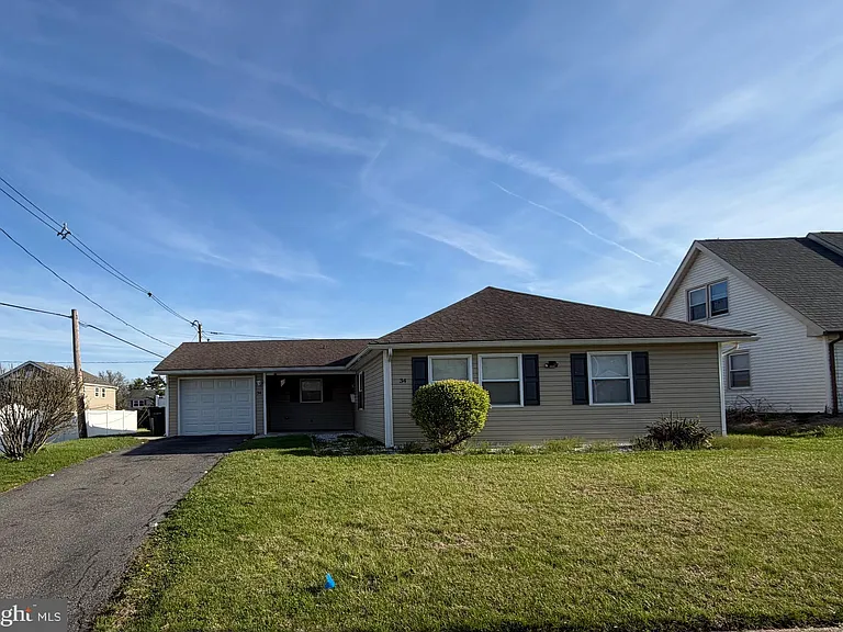 34 Hopkins Ln — Photo 1
