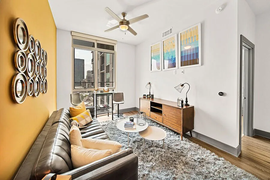 The Ellis — Photo 4