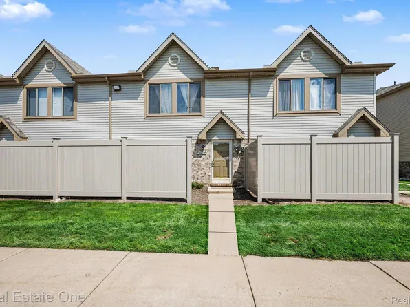 50514 Bay Run N, Chesterfield, MI 48047