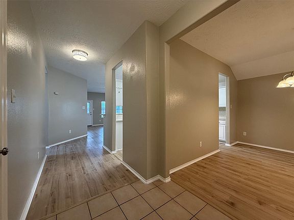 3rd image of 11423 Moonlight Ridge Dr