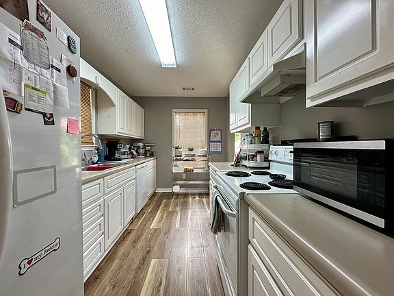 4th image of 135 Saint Kitts Ct