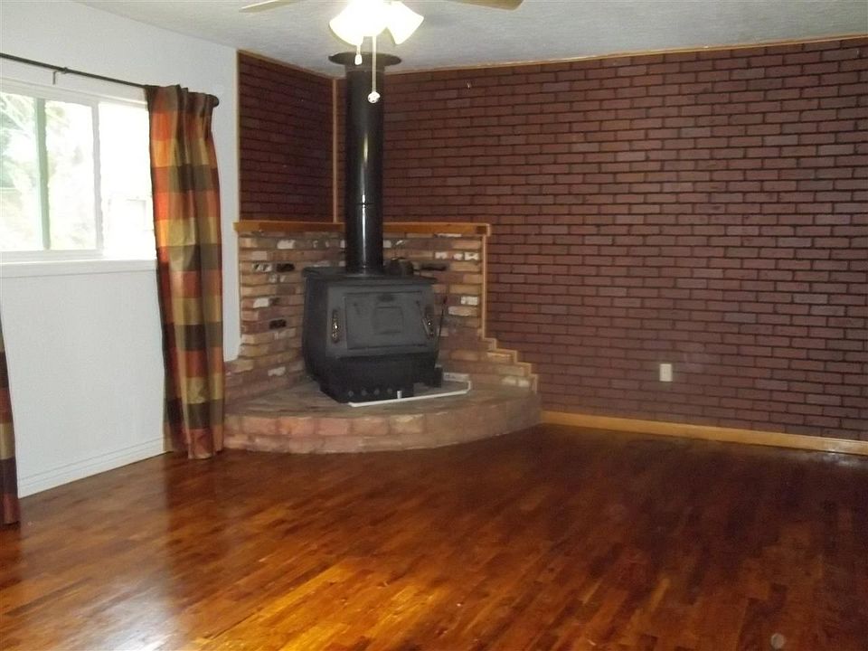 2nd image of 505 E Avenue D