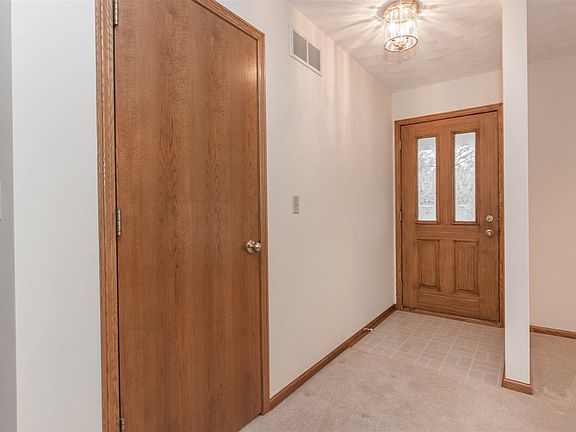 2nd image of 885 Mulberry Dr