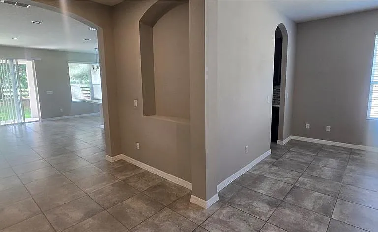 7564 Bishop Square Dr — Photo 15