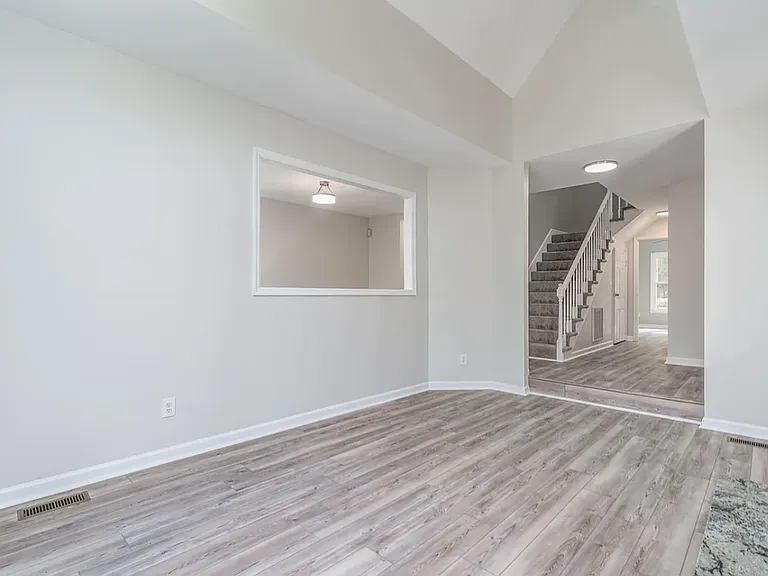 105 River Bluff Ct — Photo 5