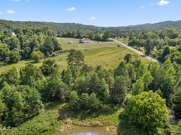 5th image of Creekside Dr