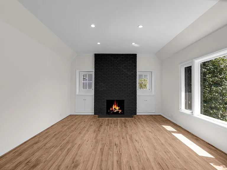 2151 N Altadena Dr — Photo 4