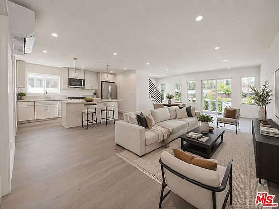 3rd image of 4942 Topanga Canyon Blvd