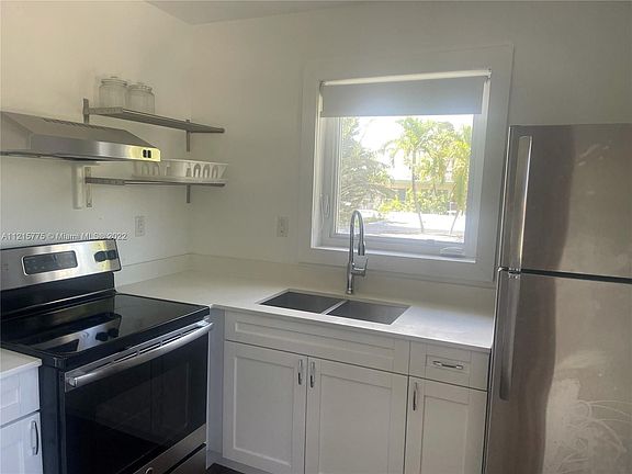 4th image of 8260 Byron Ave APT 13