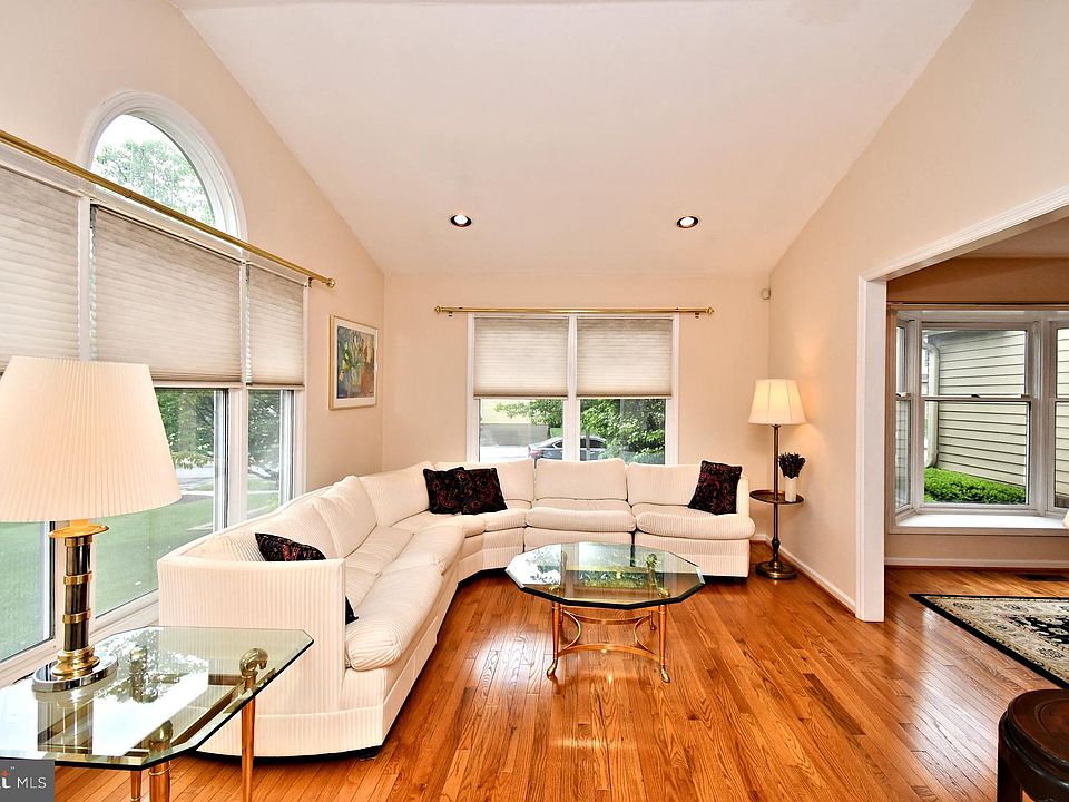 211 Pine Crest Ln, Lansdale, PA 19446 | Zillow
