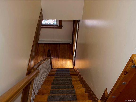 4th image of 808 Elm St