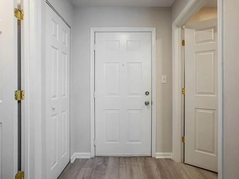 ENTRANCE TO UNIT