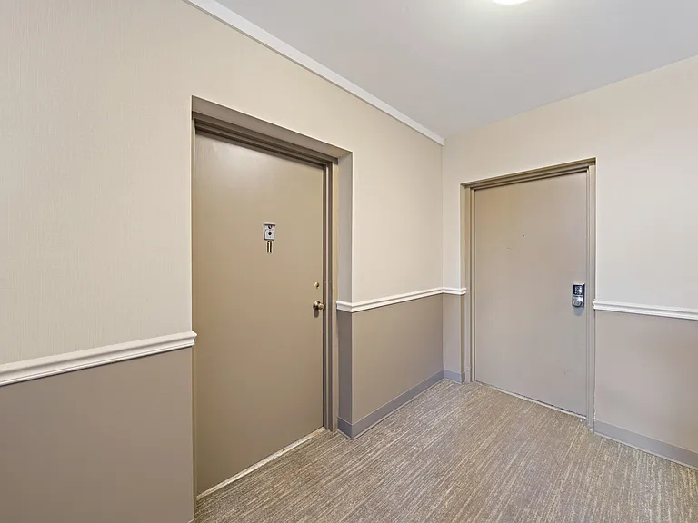 10620 Weymouth St #1 — Photo 6