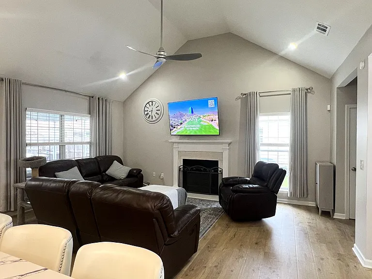 519 Clover Trl — Photo 4