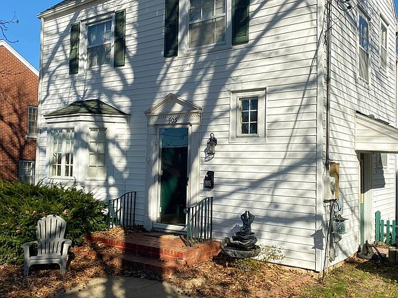 2nd image of 905 Oakwood Dr