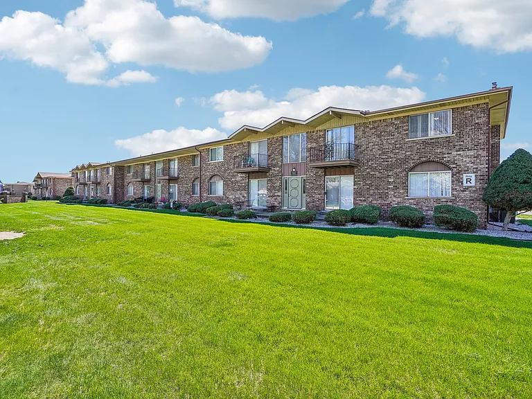 Rivercrest Apartments — Photo 99