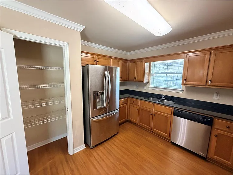 9646 Estate Dr — Photo 8