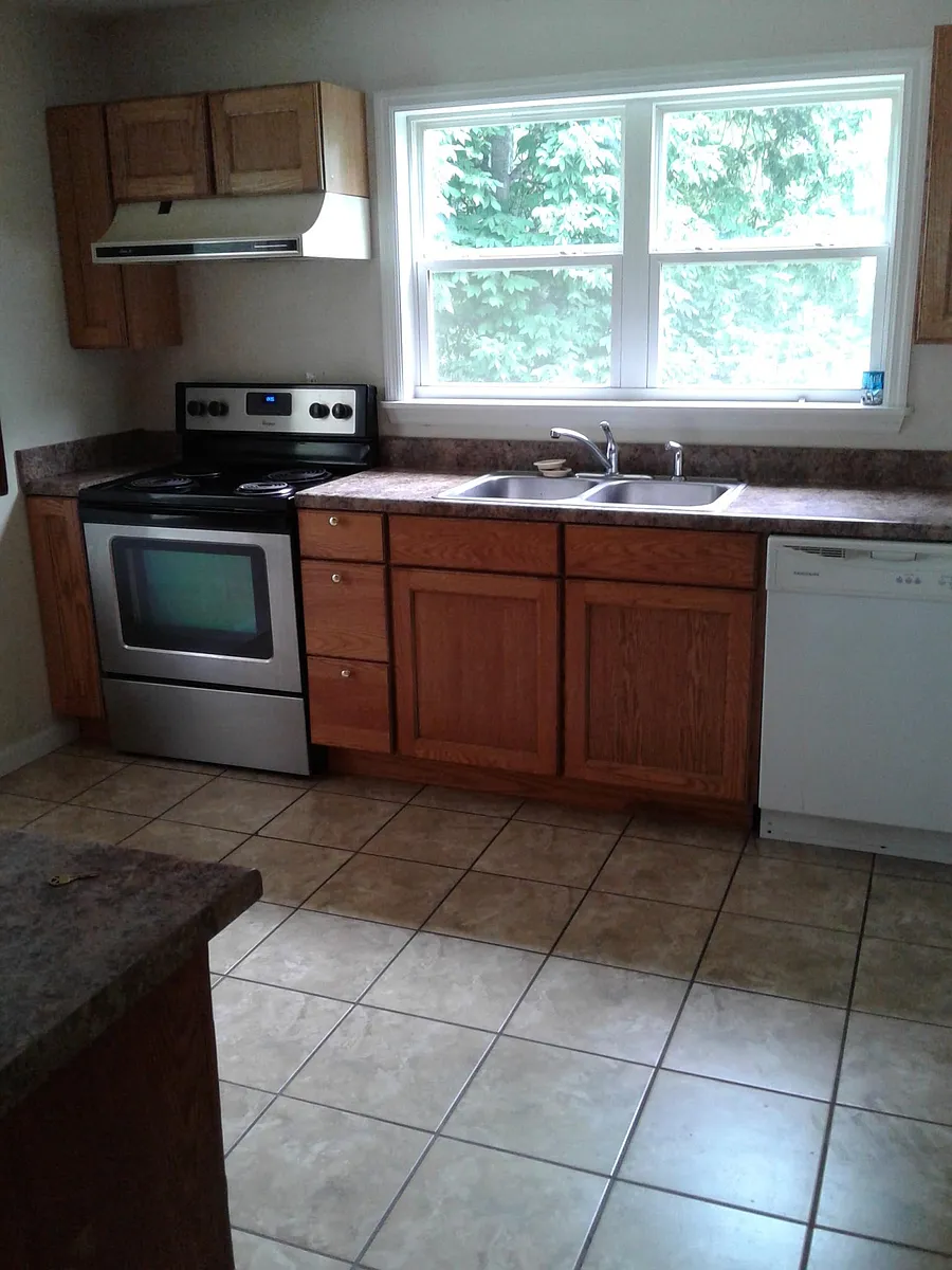 Building Photo - 104 Poplar Ln